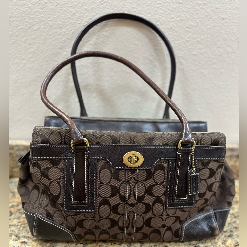 COACH 11062 Hampton Signature HandBag
Brown Leather
